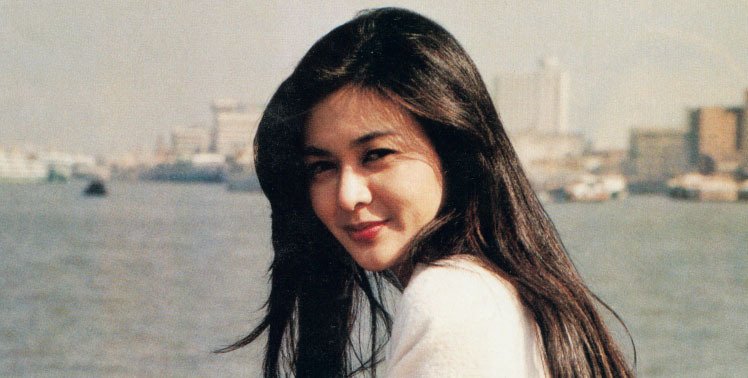 关之琳罕见展示卧室,是为了抢镜头?