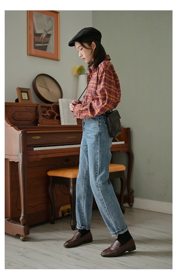 红色格子衬衫穿起来好看吗？红色格子衬衫应该如何搭配才能更好看？