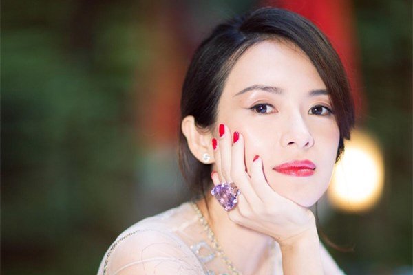 章子怡小苹果手挽手逛街,此举是否有炒作的嫌疑?