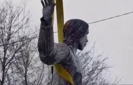 雕像因太吓人建成3天后被拆除,颜值真能代表一切吗?