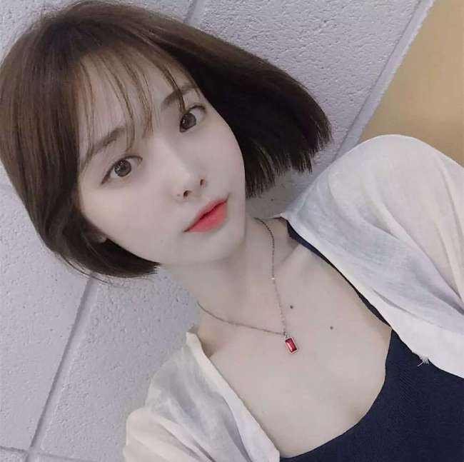 圆形脸的女生，适合什么样的发型？