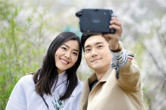 刘雯与崔始源互相取关,是因感情不和吗?