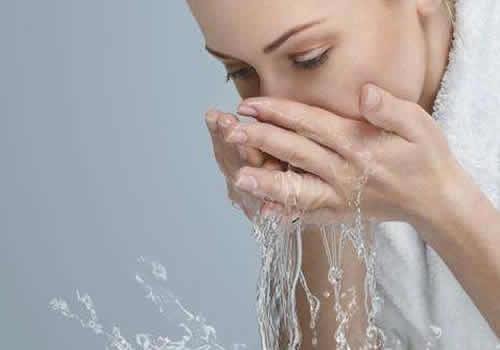盐水可以洗脸吗
