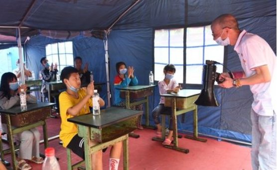 四川泸县地震安置点建起儿童乐园，为何却有大部分人在质疑这种做法？