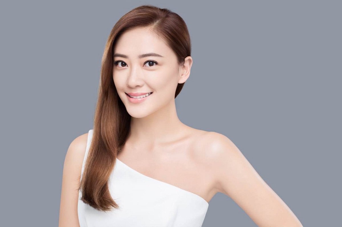 当年陈冠希事件多位明星受影响,唯独应采儿全身而退,为什么?