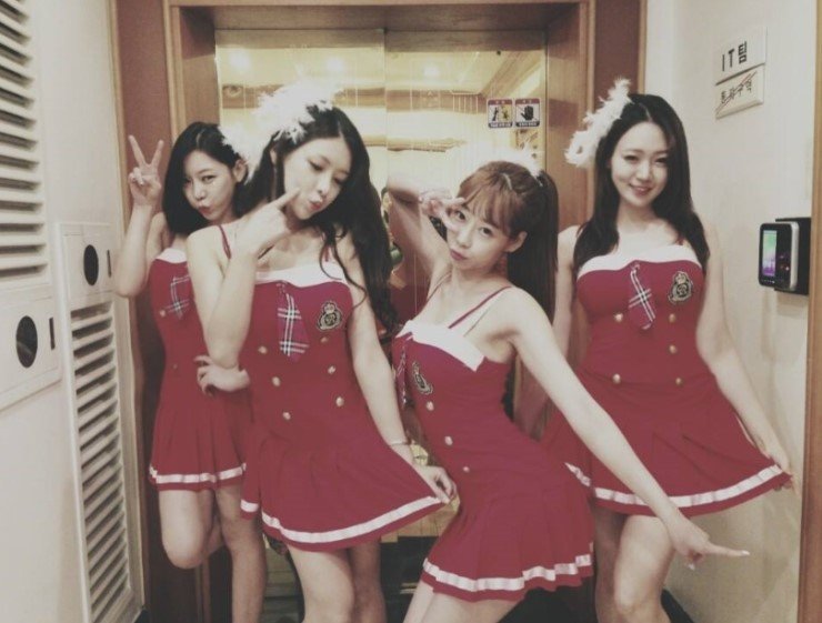 一首韩国歌曲,歌词里带oppa oppa,女的唱的,谁知道