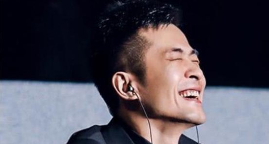 辛巴遭打假人电话敲诈，录音曝光气势嚣张：盯上你了！是谁把他逼上绝路？