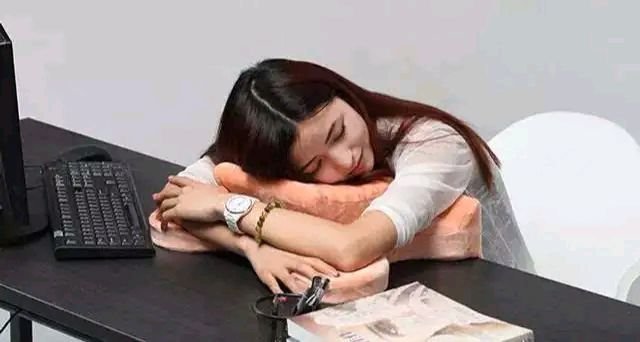 长时间趴着睡觉,会对身体造成哪些伤害?