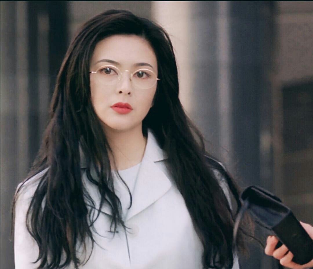 关之琳罕见展示卧室,是为了抢镜头?