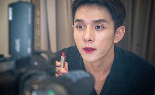 李佳琦双11直播被质疑售假，他这么有钱了，还会卖假赚钱吗？