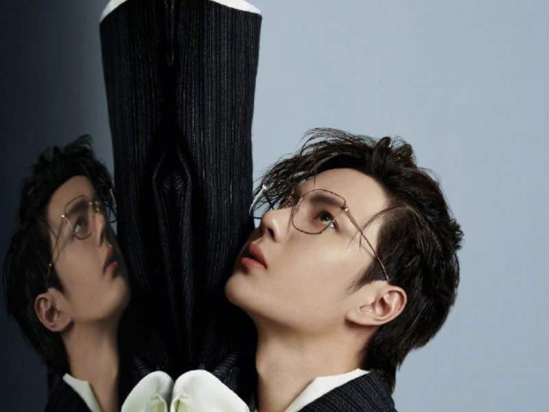 王一博保镖动手打伤人 ，他作为明星的保镖为何如此得意忘形？