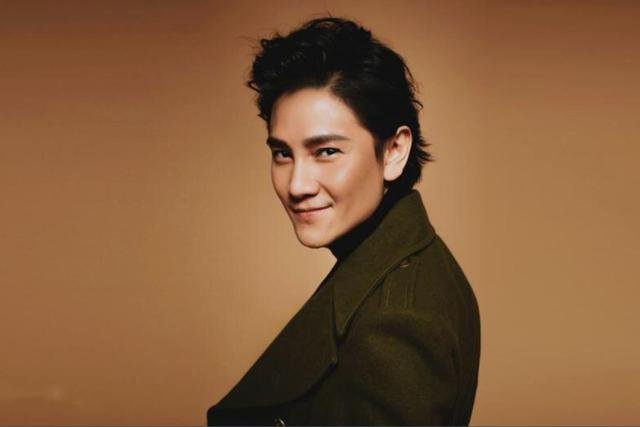 出身豪门却独自打拼，与妻相恋17年无子，丁子峻如今怎样了？