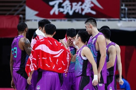 山东男篮16名球员讨薪,拖欠一年工资为何无人问?