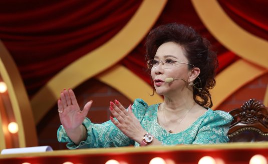 可爱姐妹花!倪萍吐槽蔡明没说对过话,蔡明爆笑回应“救你一命”,啥情况?