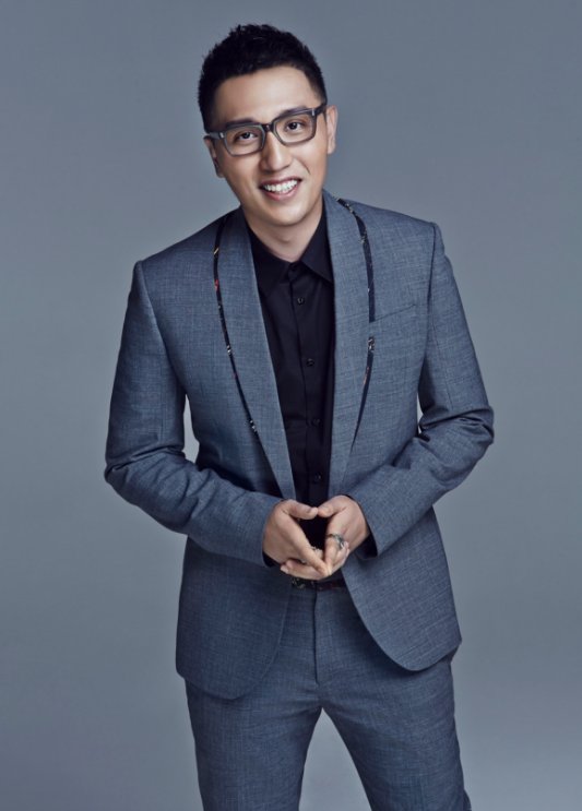 求华少<中国好声音>开场白，一大堆广告的那个，神一样的语速。