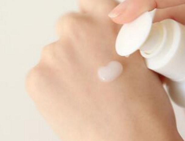 保湿凝露和保湿水有什么区别