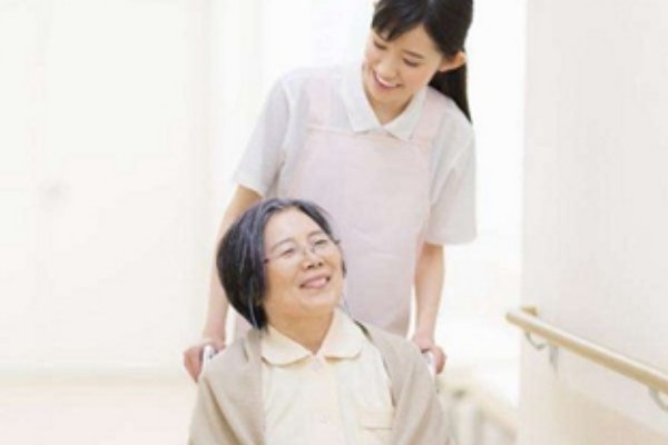 论述护理专业未来的发展趋势和挑战怎么写？