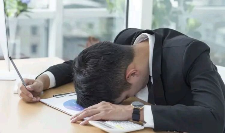 长时间趴着睡觉,会对身体造成哪些伤害?