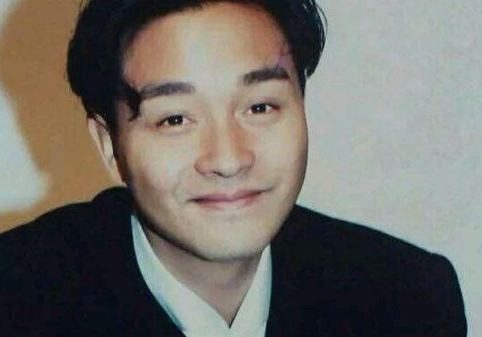 张国荣曾和歌迷拍摄过婚纱照,哥哥又绅士又暖心,他曾是多少人的青春?