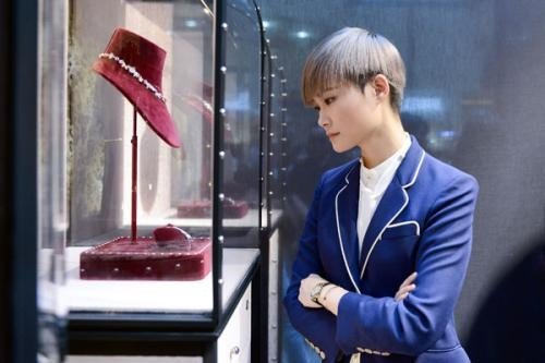 何洁和李宇春曾经是朋友，为何现在却基本没有联系了？