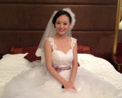 央视主持邱园园，为保胎放弃抗癌，葬礼上哭到晕厥的丈夫今怎样了？