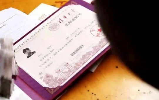 考上清华的工地少年获奖5万具体是怎么回事？