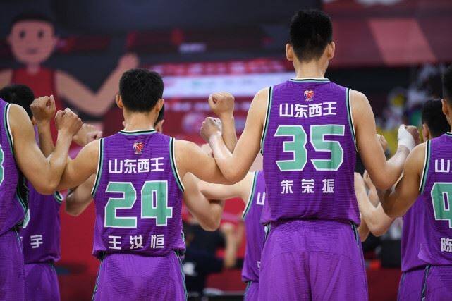山东男篮16名球员讨薪,拖欠一年工资为何无人问?