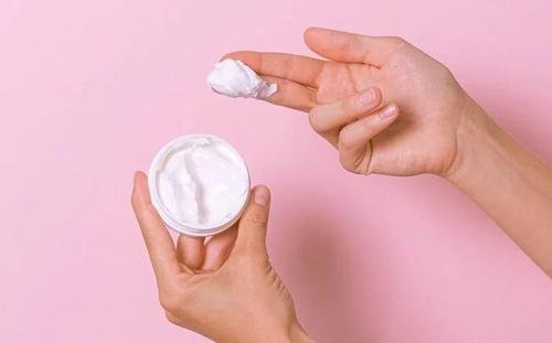 大头娃娃涉事面霜出厂4元卖出69元,孩子真的需要使用面霜吗?