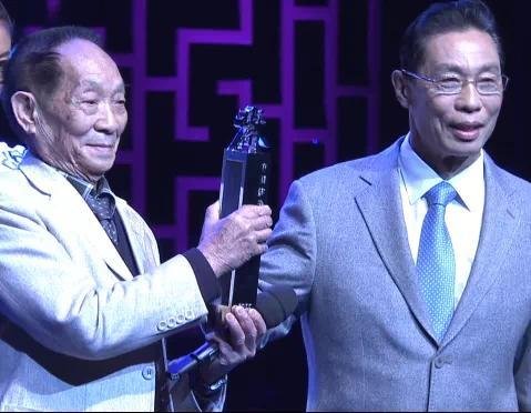 钟南山悼念袁隆平，你知道关于他们之间的故事吗？