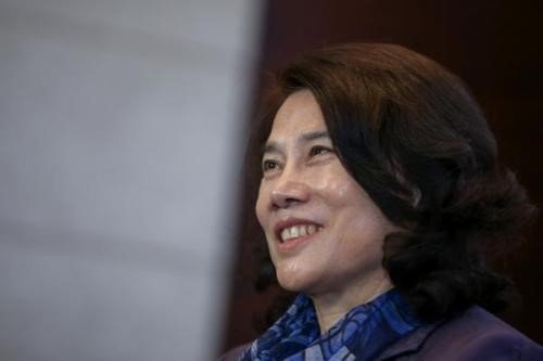 网传董明珠闯红灯被交警公示是真的吗？