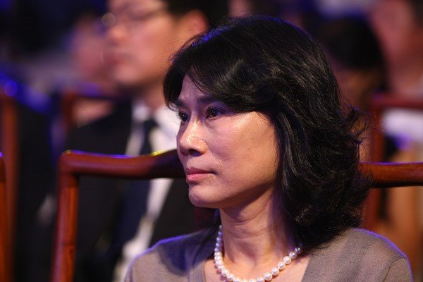 网传董明珠闯红灯被交警公示是真的吗？