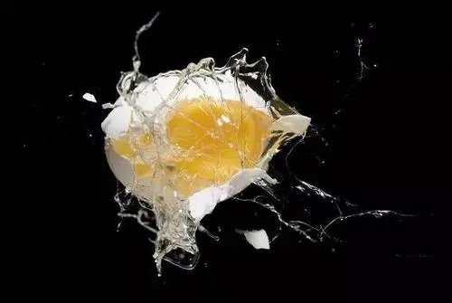 江苏徐州一男子吃早餐鸡蛋爆炸，这是什么原因造成的？