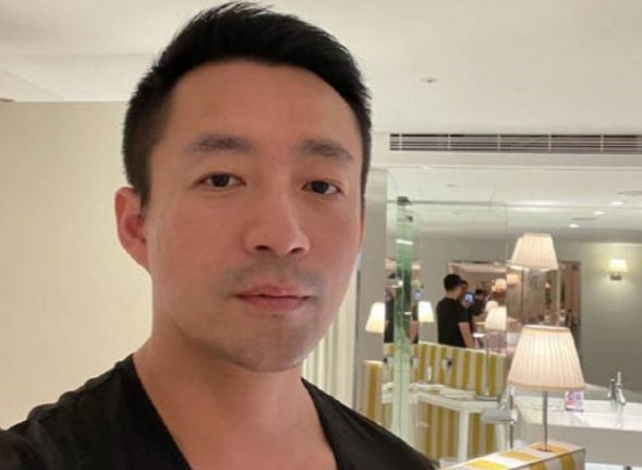 汪小菲现身刘畊宏直播间,豪刷千元火箭,对此你怎么看?