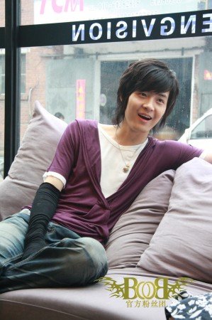 给几张付辛博近期照片！