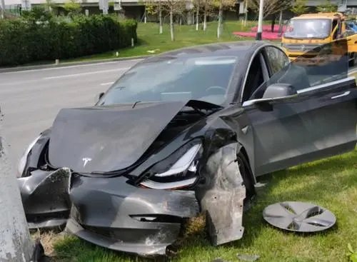 特斯拉撞到两民交警一名牺牲，特斯拉车究竟存在什么问题？