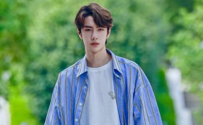 王一博感谢罗西让自己爱上摩托,他的技术如何?