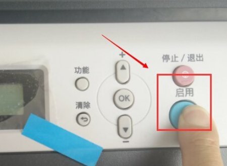 为什么东芝181复印机开机时总是显示缺墨粉,刚换的墨粉也是如此。