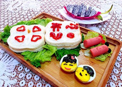 精致!妈妈坚持4年为孩子做“诗词早餐”,如何看待这位妈妈的举动?