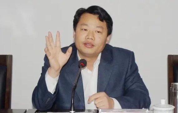 北大博士冯军旗在哪个县挂职?