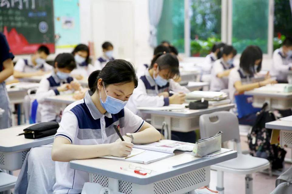 官方回应男生伪造清华录取通知书，他为何这么做？