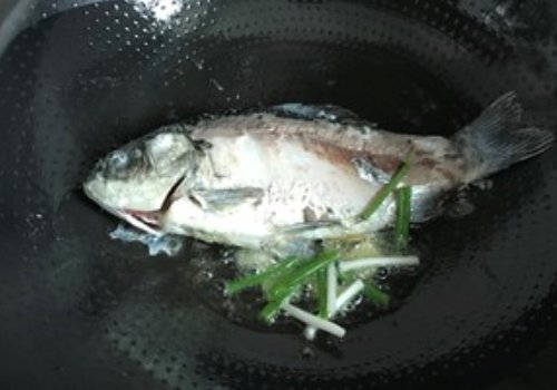 鱼汤怎么去腥味