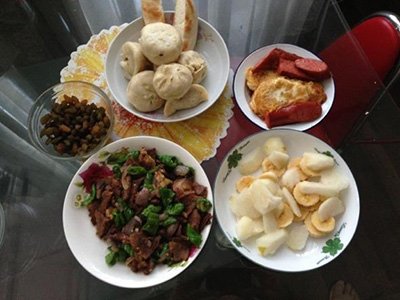 精致!妈妈坚持4年为孩子做“诗词早餐”,如何看待这位妈妈的举动?