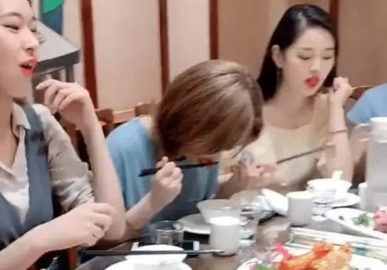 女子相亲带23个亲戚蹭饭消费近两万!这是相亲,还是吃席?