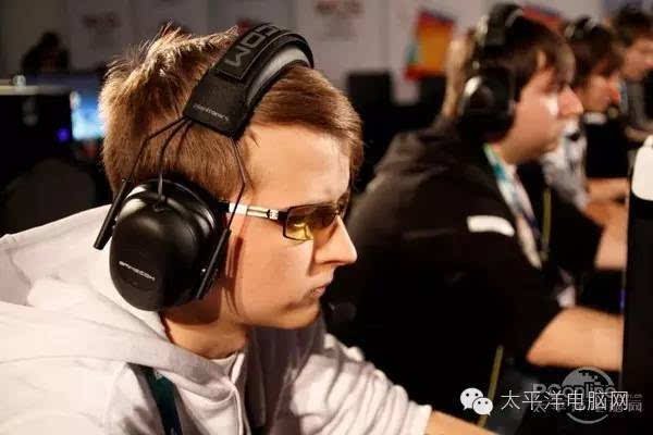 想买一个游戏耳机,哪个比较好?求推荐!