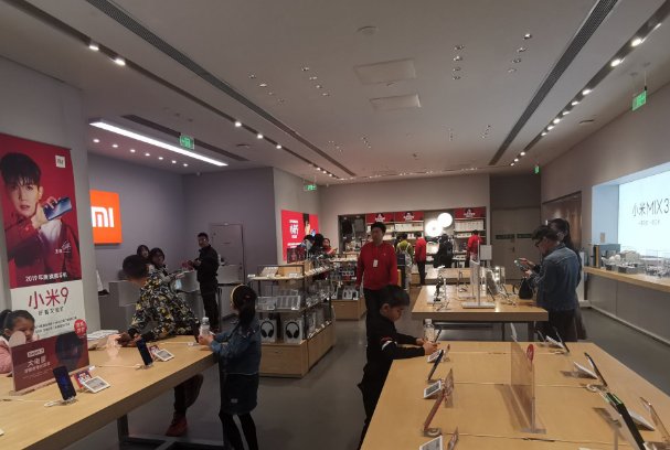 厦门一小米之家手机店被5名少年洗劫,他们的作案过程是怎样的?