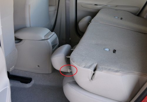 十万左右后座椅可以放倒的三厢车有哪些?