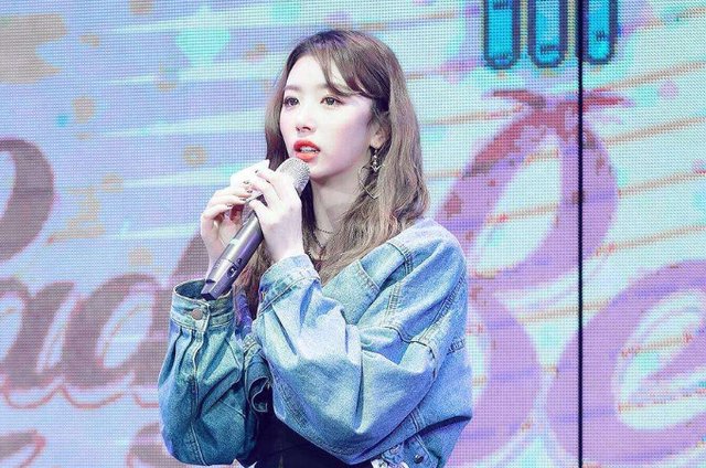 青春有你2：孔雪儿获首A，不料黑料被扒，网友：未火先糊，什么黑料？