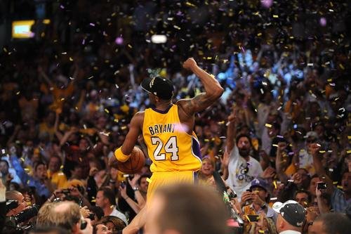 科比女儿替父穿上名人堂夹克,科比曾经都有过哪些辉煌成就?