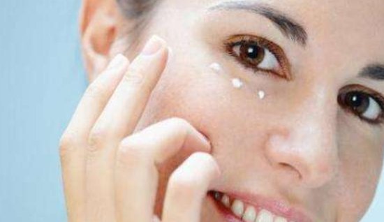 用什么去眼部皱纹效果最好的方法