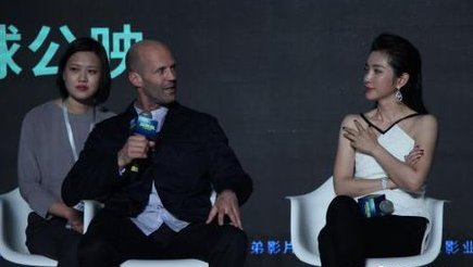 如何评价电影《巨齿鲨》？